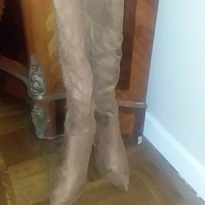 NIB! 5.2 inch Tan Suede calf high boots with fringe trim and zipper in rear